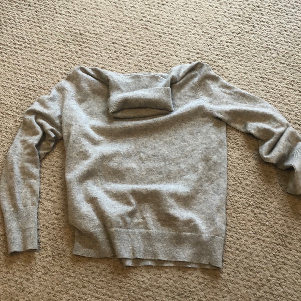 Like new Everlane cashmere turtleneck, size small